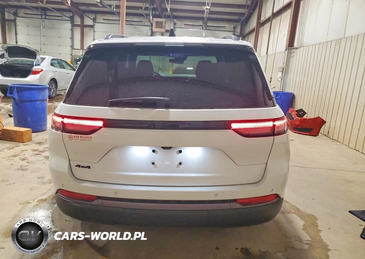 2026 Jeep Grand Cherokee Base VIN:1C4RJHARXTC243480 - 6