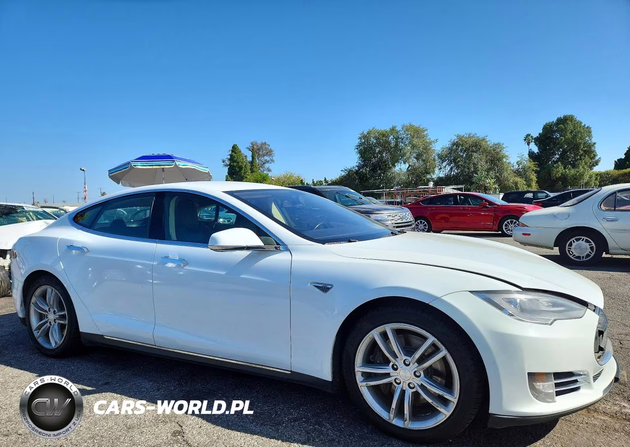 2013 Tesla Model S VIN:5YJSA1DN7DFP15544 - 4