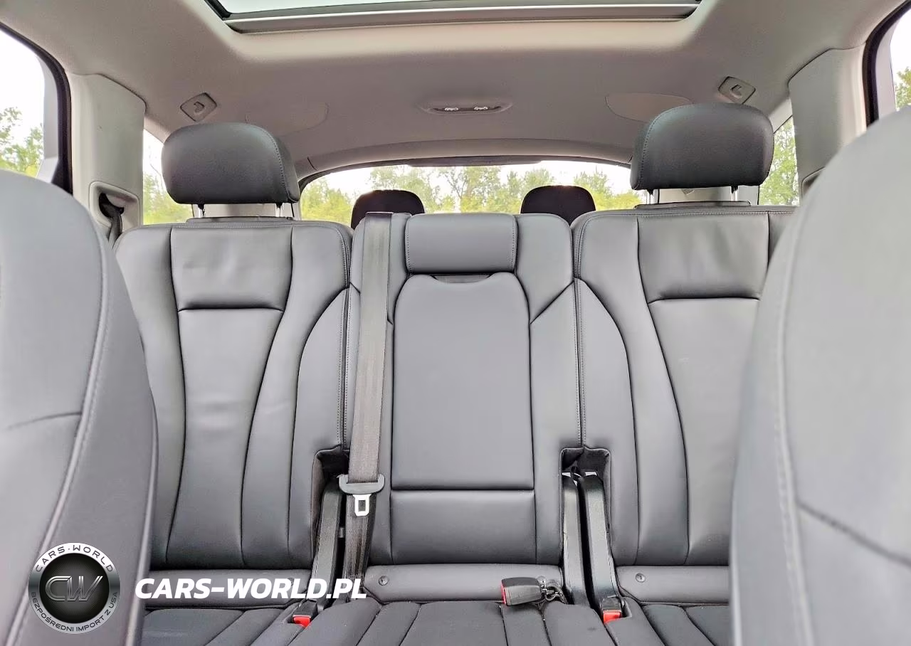 2020 Audi Q7 Premium Plus VIN:WA1LJAF70LD006943 - 10