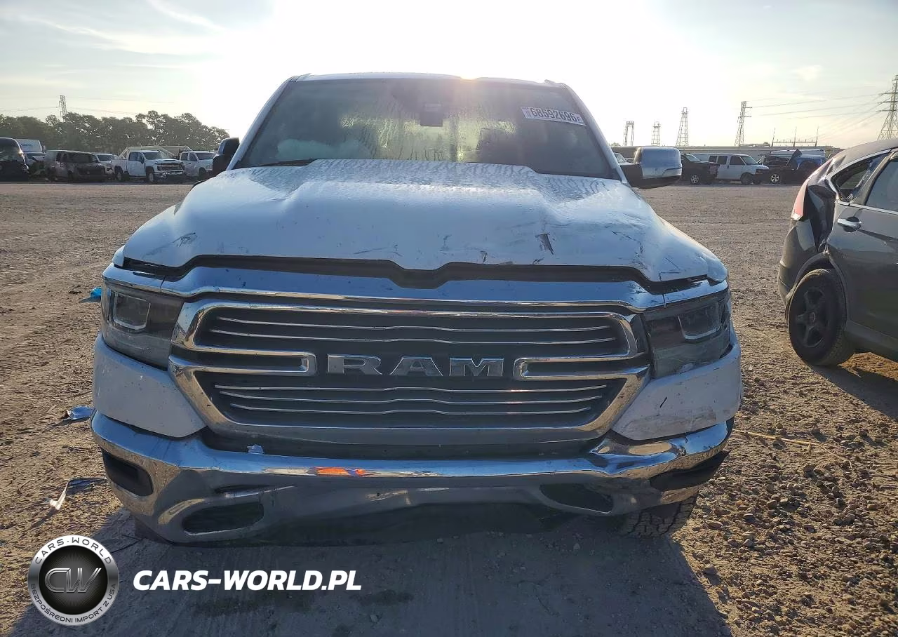 2022 Ram 1500 Laramie VIN:1C6SRFJT2NN352220 - 5