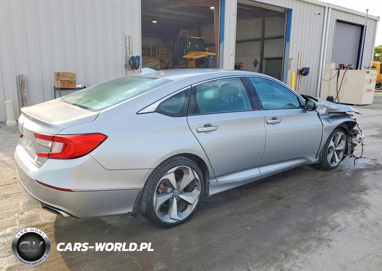 2018 Honda Accord Touring VIN:1HGCV1F97JA065869 - 3