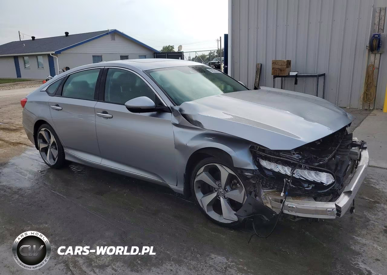 2018 Honda Accord Touring VIN:1HGCV1F97JA065869 - 4