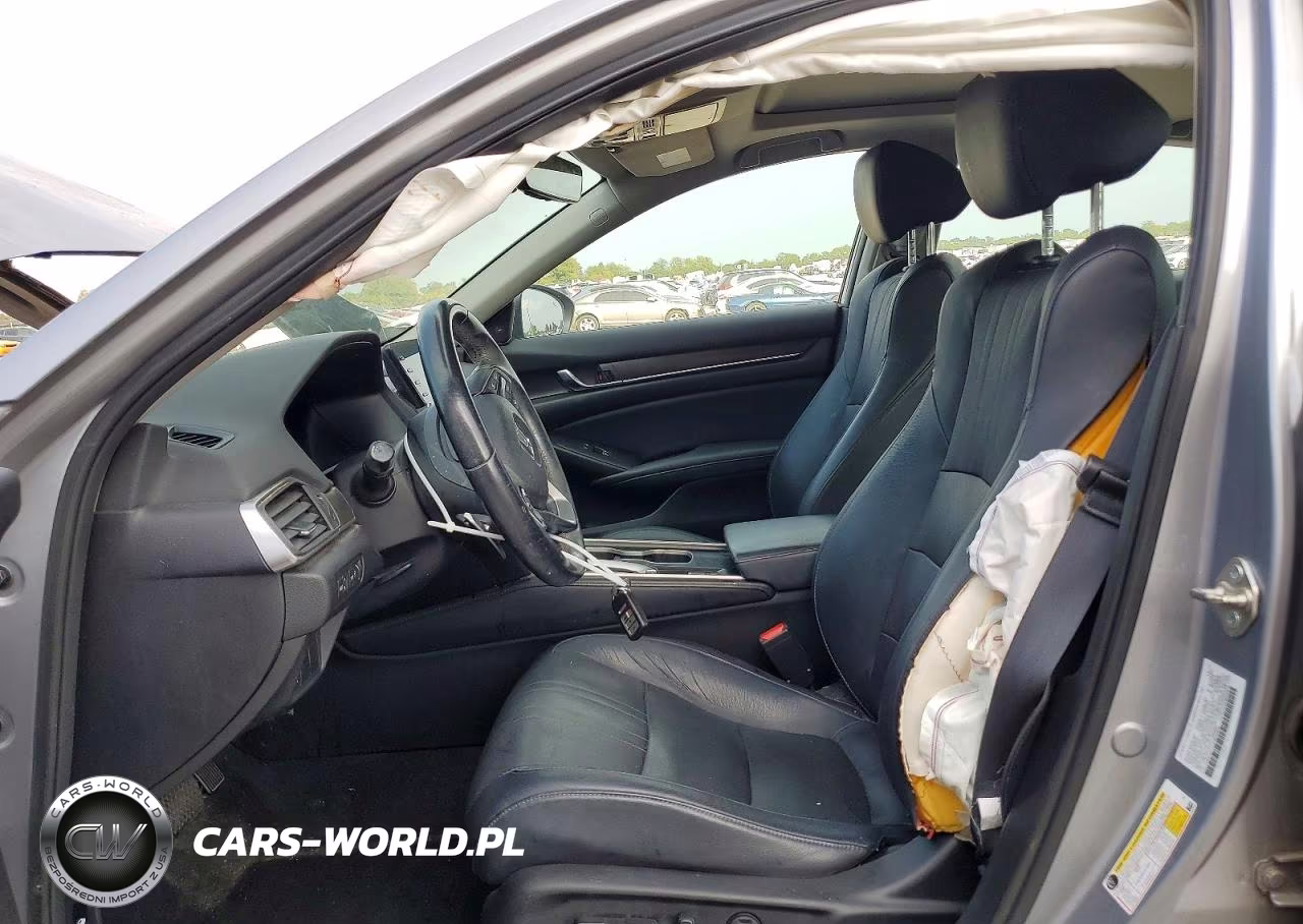 2018 Honda Accord Touring VIN:1HGCV1F97JA065869 - 7
