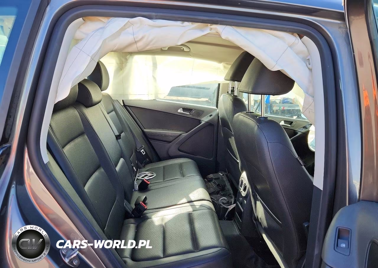 2016 Volkswagen Tiguan S VIN:WVGBV7AX7GW574323 - 11