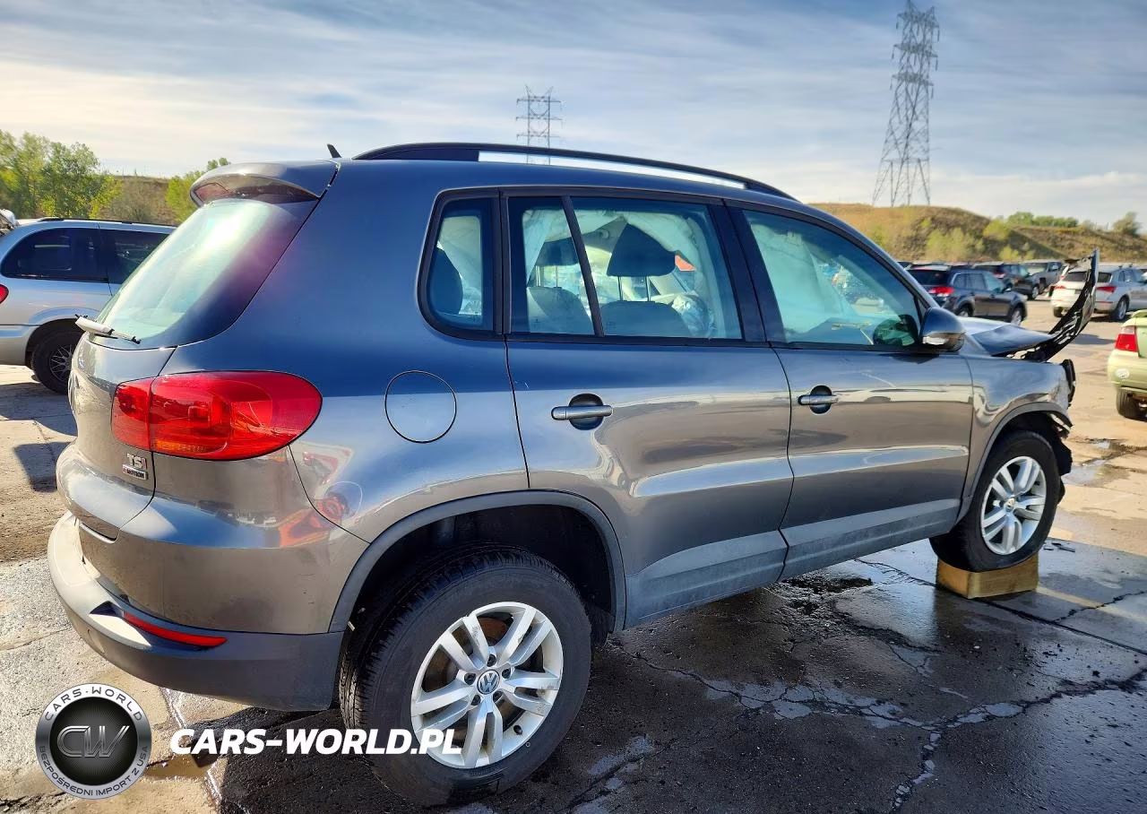 2016 Volkswagen Tiguan S VIN:WVGBV7AX7GW574323 - 3
