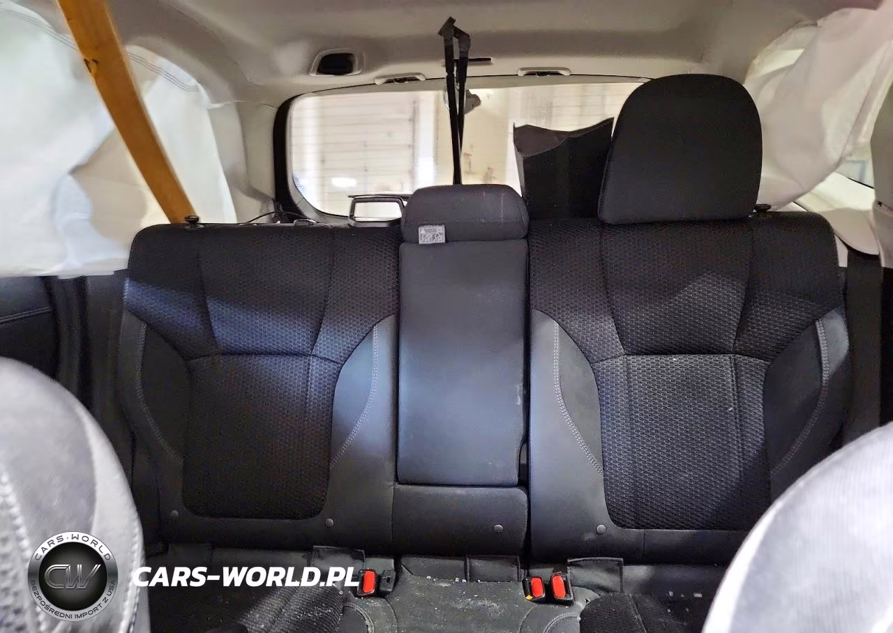 2023 Subaru Forester Premium VIN:JF2SKADC1PH421087 - 10
