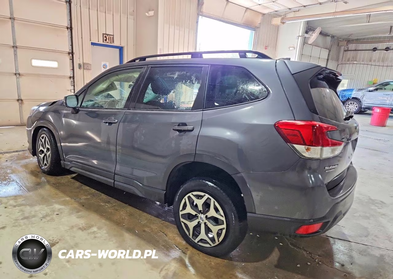 2023 Subaru Forester Premium VIN:JF2SKADC1PH421087 - 2