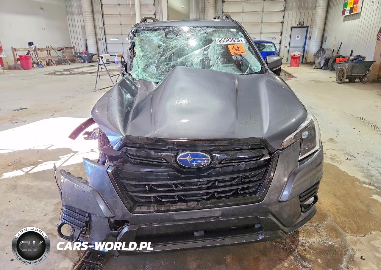2023 Subaru Forester Premium VIN:JF2SKADC1PH421087 - 5