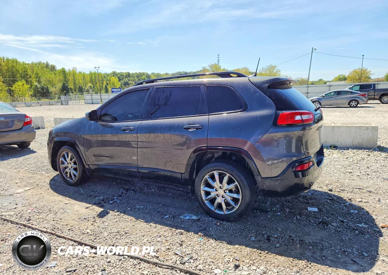 2018 Jeep Cherokee Latitude VIN:1C4PJLCB4JD587985 - 2
