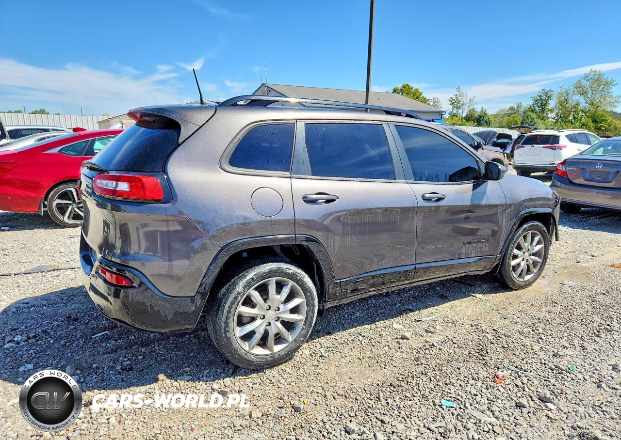 2018 Jeep Cherokee Latitude VIN:1C4PJLCB4JD587985 - 3