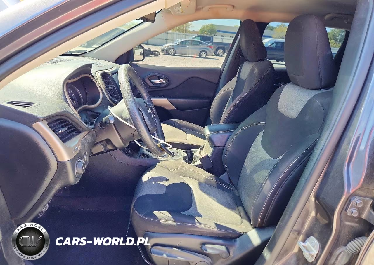 2018 Jeep Cherokee Latitude VIN:1C4PJLCB4JD587985 - 7