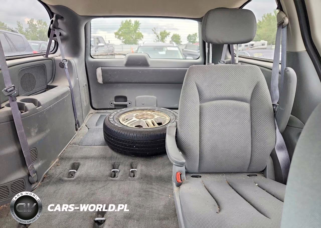 2007 Chrysler Town & Country Lx VIN:2A4GP44R07R330693 - 10