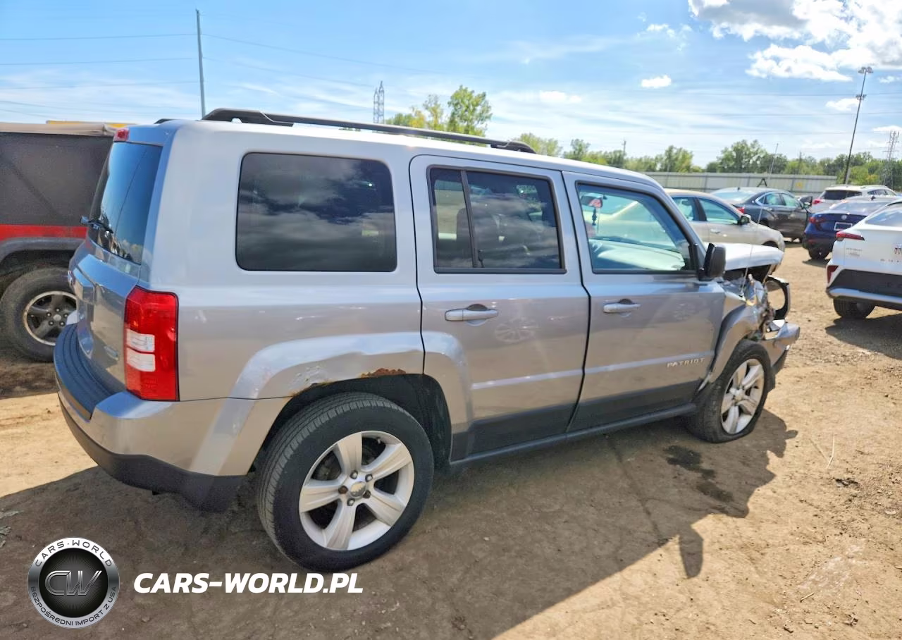 2015 Jeep Patriot Latitude VIN:1C4NJRFB7FD290965 - 3