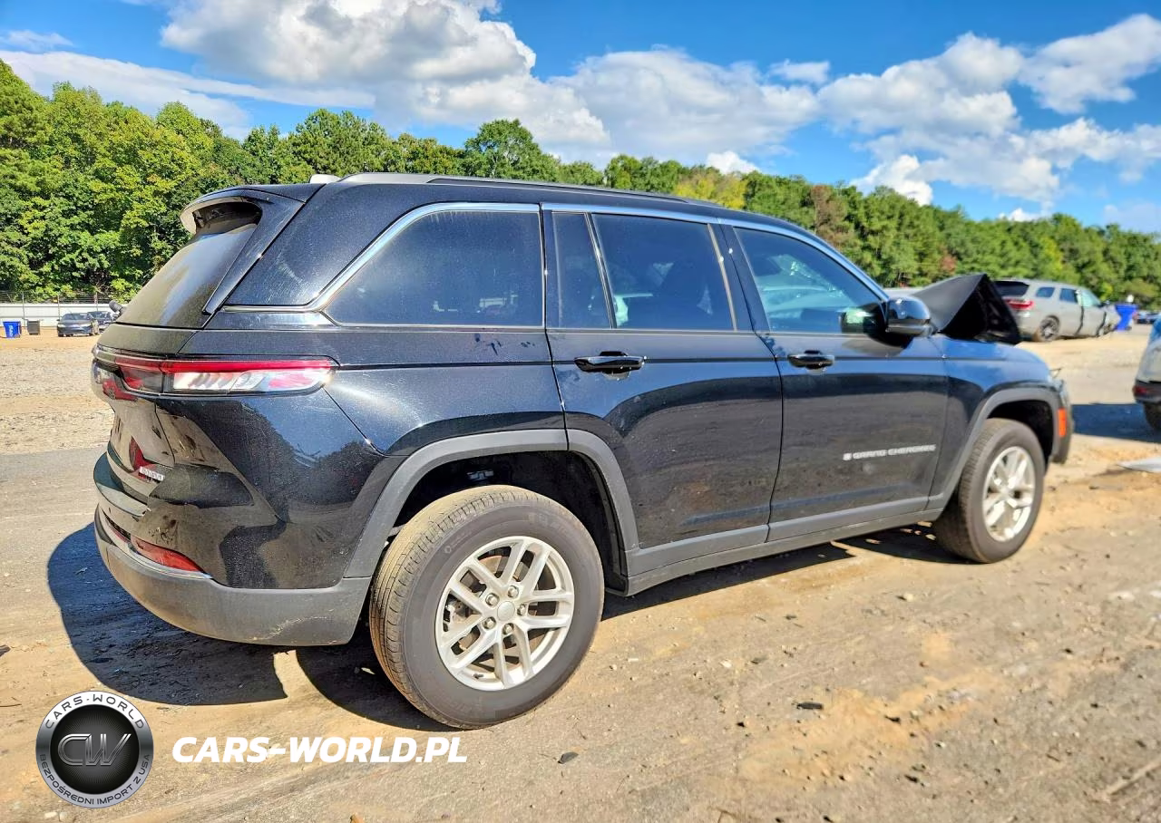 2025 Jeep Grand Cherokee Laredo VIN:1C4RJGAG4SC295498 - 3