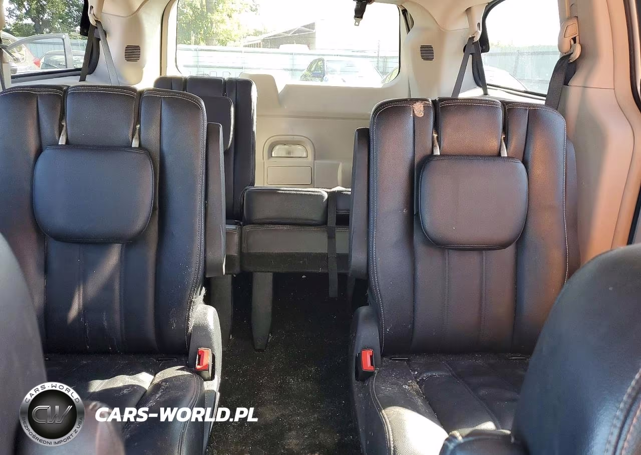 2016 Chrysler Town & Country Touring VIN:2C4RC1BG2GR205219 - 10