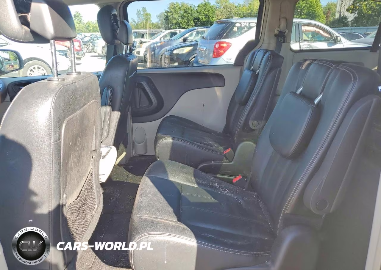 2016 Chrysler Town & Country Touring VIN:2C4RC1BG2GR205219 - 11