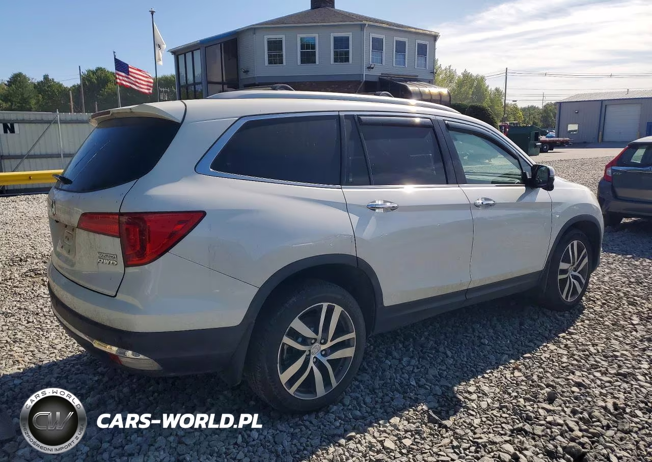 2016 Honda Pilot Touring VIN:5FNYF6H92GB003629 - 3