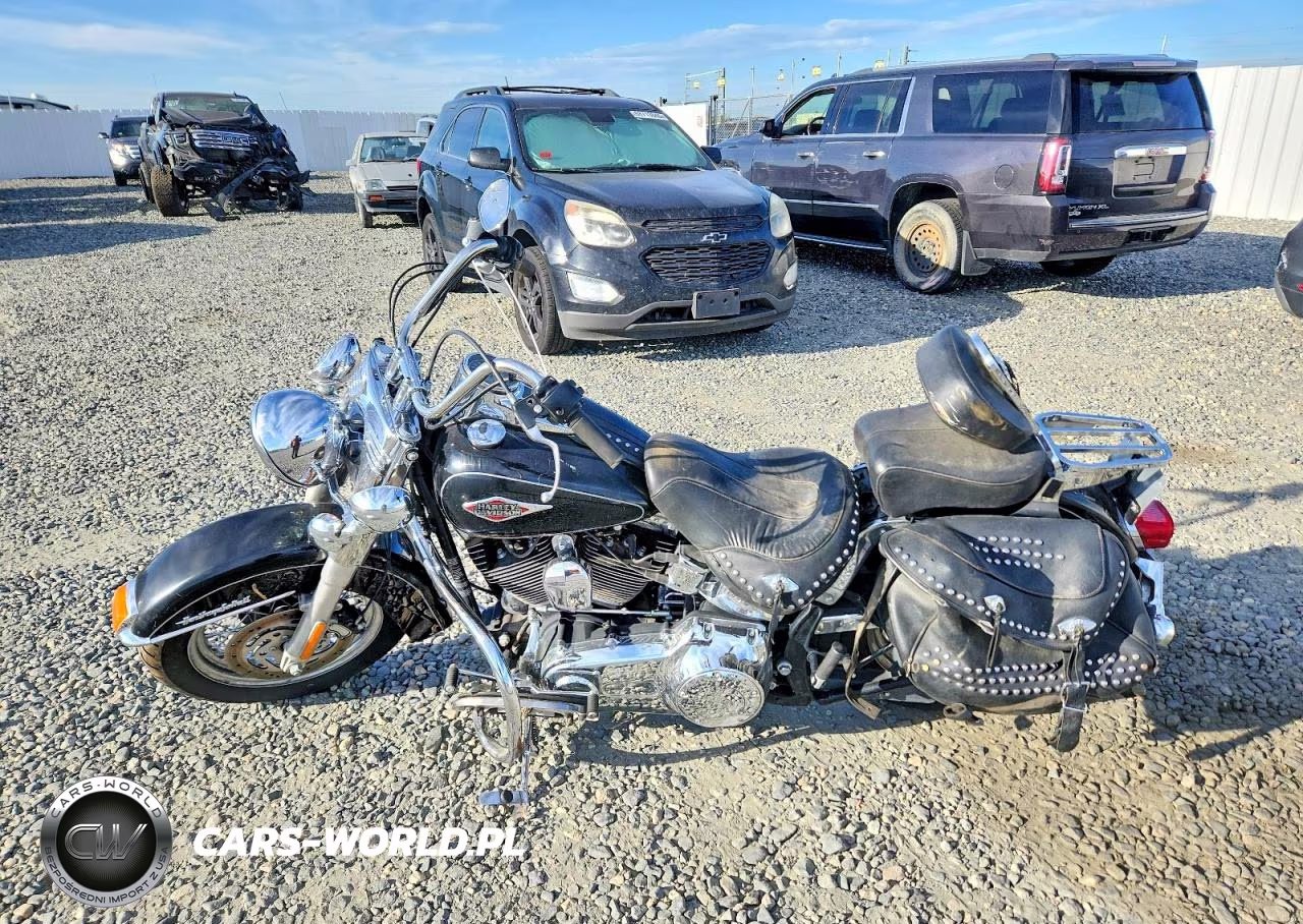 2013 Harley-Davidson Flstc Heritage Softail Classic VIN:1HD1BWV10DB041756 - 3