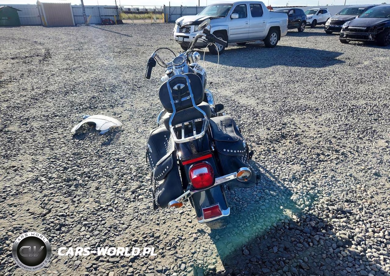 2013 Harley-Davidson Flstc Heritage Softail Classic VIN:1HD1BWV10DB041756 - 4