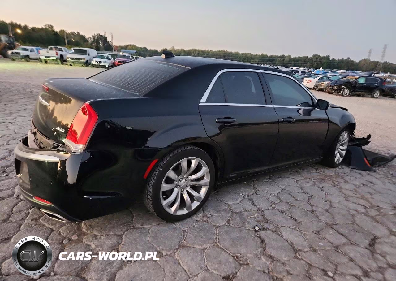 2021 Chrysler 300 Touring VIN:2C3CCAAG8MH614970 - 3