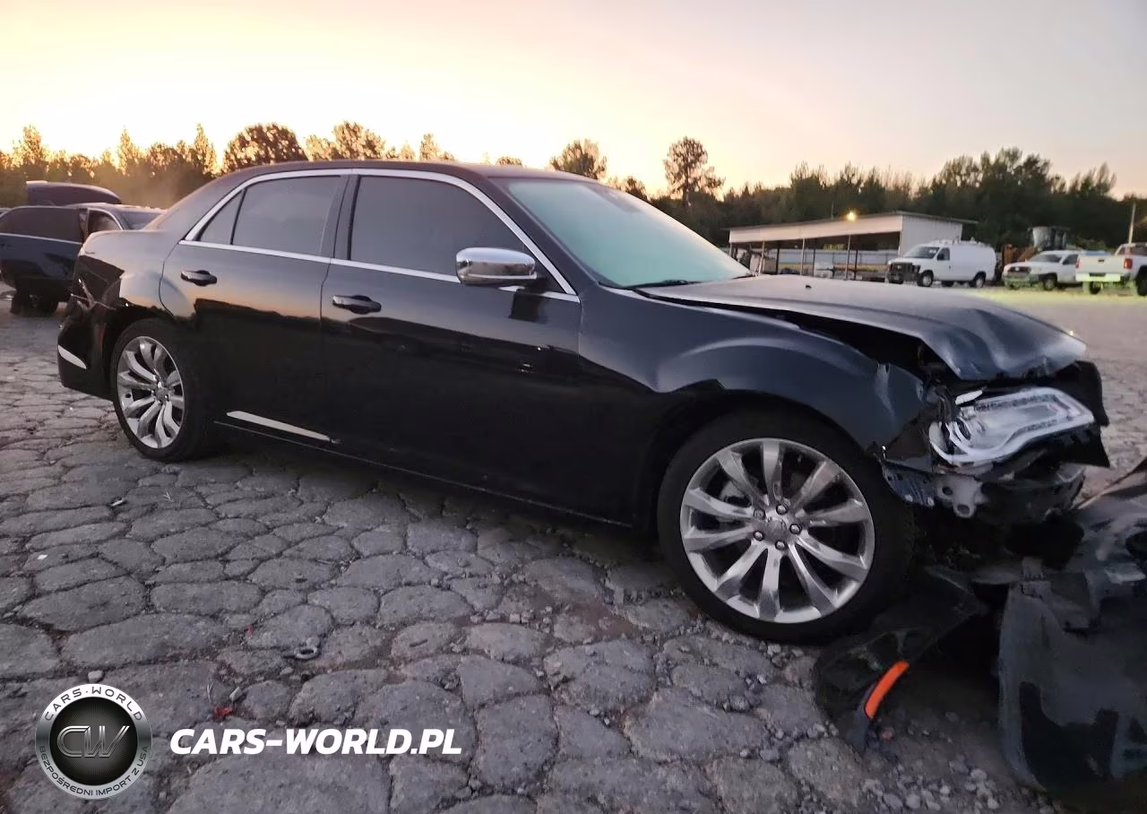 2021 Chrysler 300 Touring VIN:2C3CCAAG8MH614970 - 4