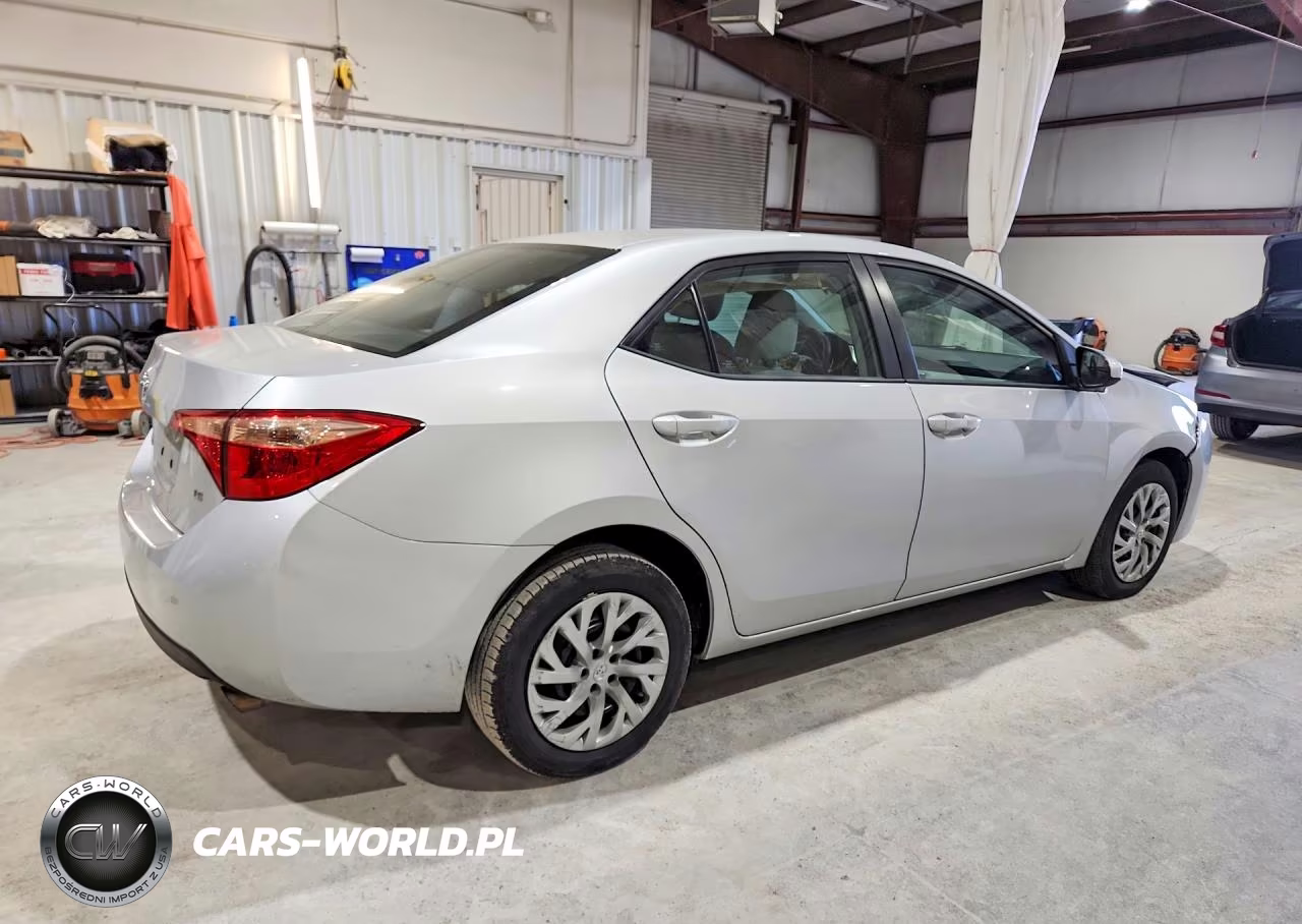 2019 Toyota Corolla Le VIN:2T1BURHE3KC179595 - 3