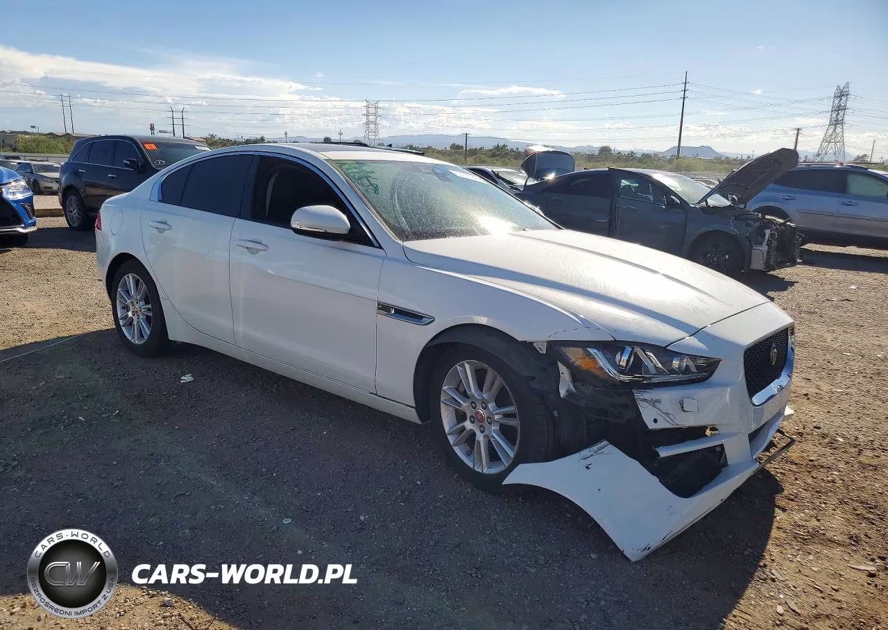 2017 Jaguar Xe Premium VIN:SAJAD4BG6HA965821 - 4