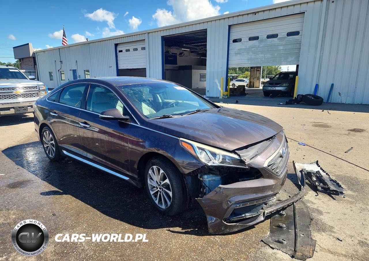 2016 Hyundai Sonata Sport VIN:5NPE34AF4GH416220 - 4