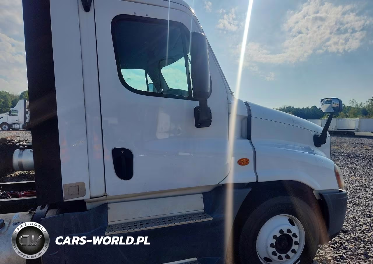 2015 Freightliner Cascadia Semi Truck VIN:1FUBGEDV5FLGH4778 - 13
