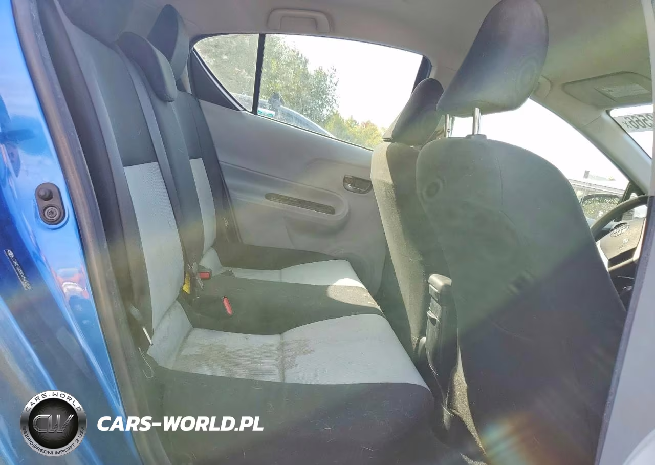 2013 Toyota Prius C Two VIN:JTDKDTB38D1543652 - 11