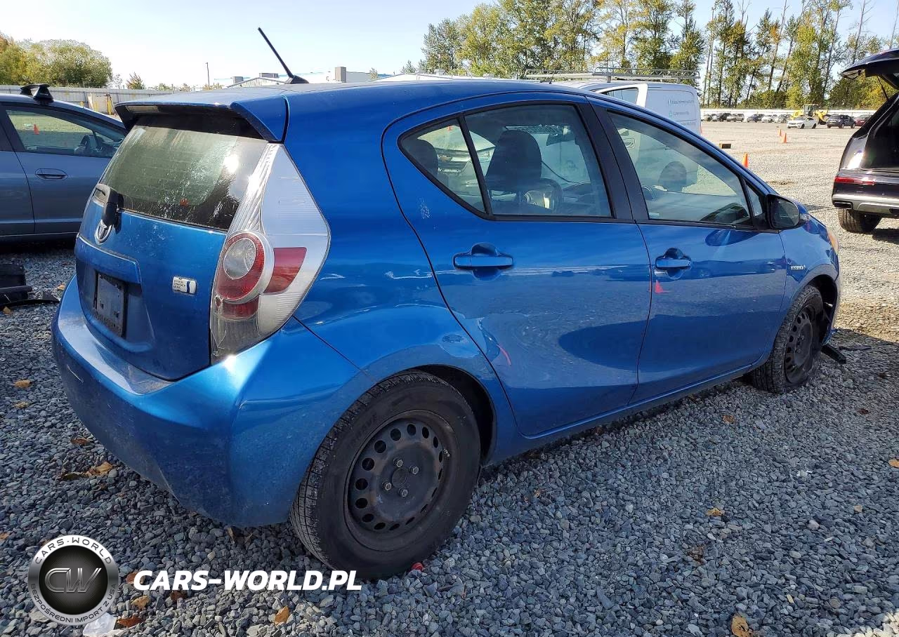 2013 Toyota Prius C Two VIN:JTDKDTB38D1543652 - 3