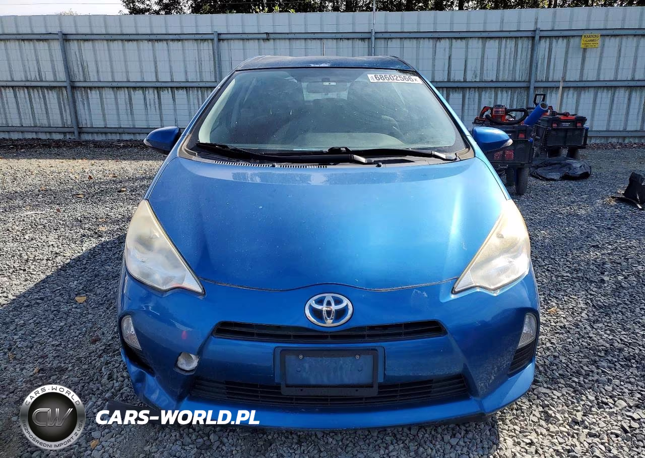 2013 Toyota Prius C Two VIN:JTDKDTB38D1543652 - 5