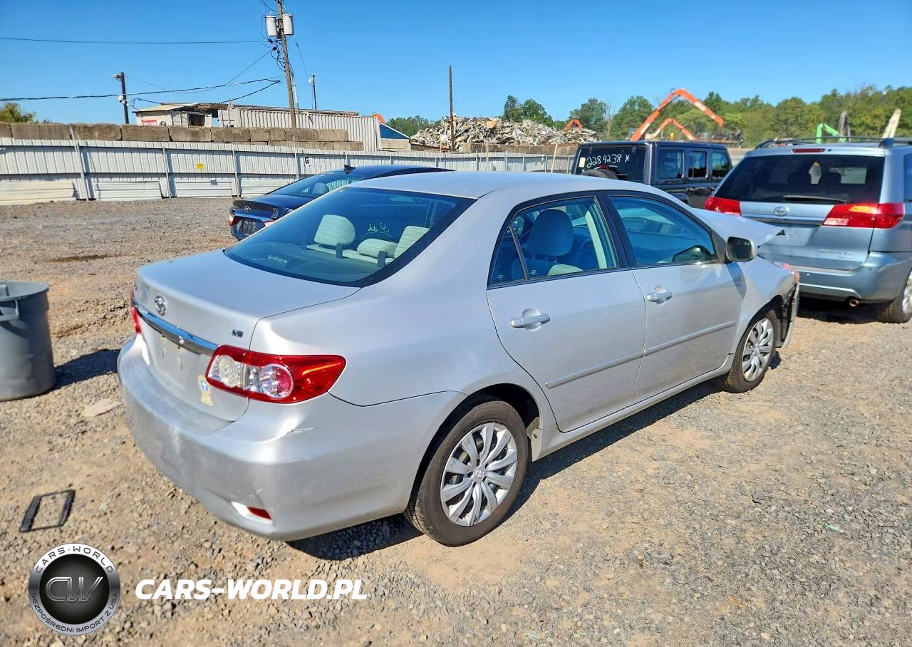 2013 Toyota Corolla Le VIN:2T1BU4EE9DC940754 - 3
