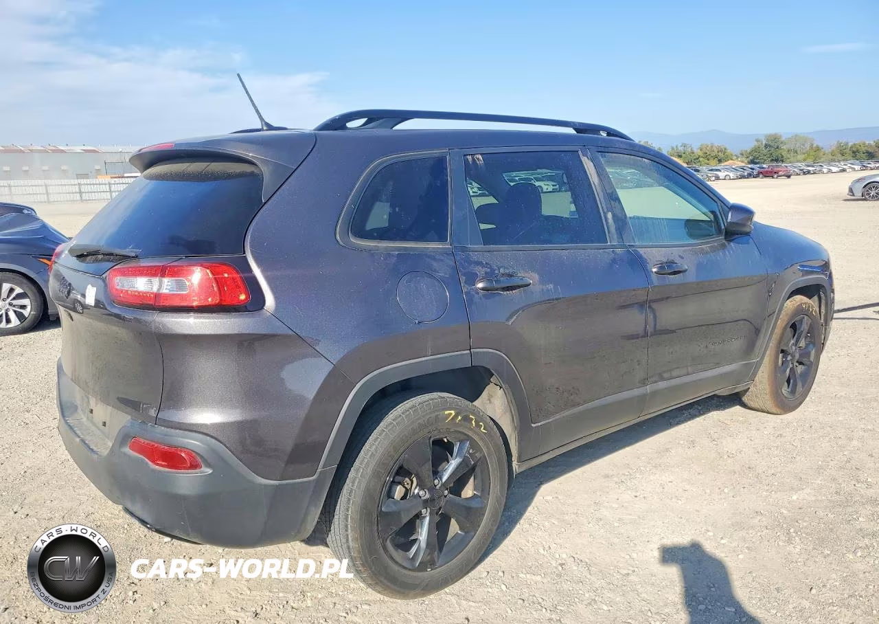 2018 Jeep Cherokee Latitude VIN:1C4PJLCB8JD554052 - 3