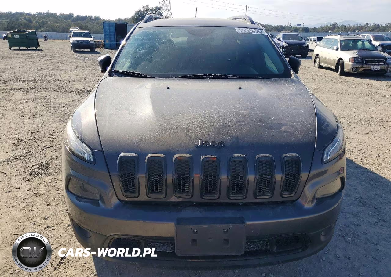 2018 Jeep Cherokee Latitude VIN:1C4PJLCB8JD554052 - 5
