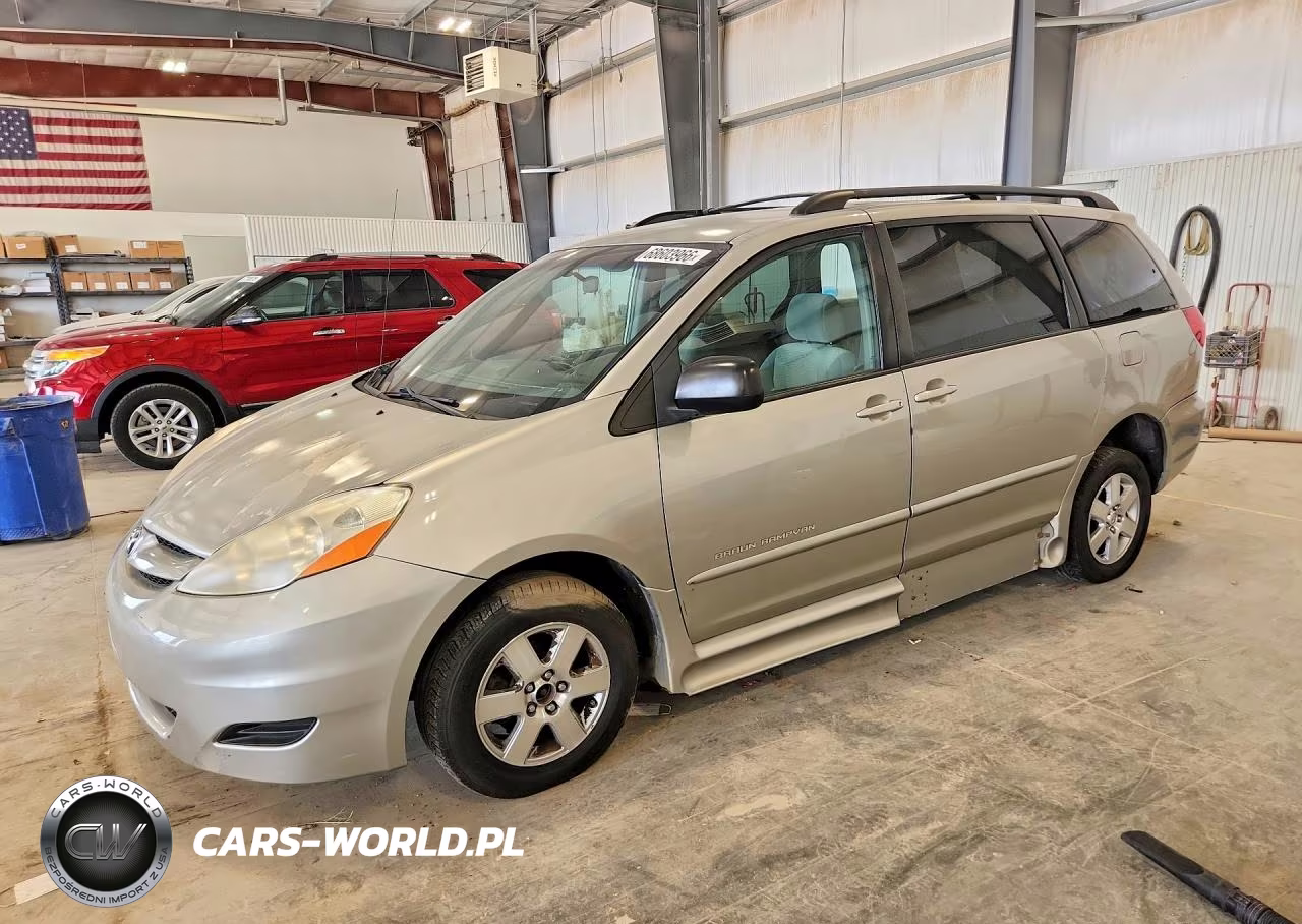 2007 Toyota Sienna Le 8-Passenger