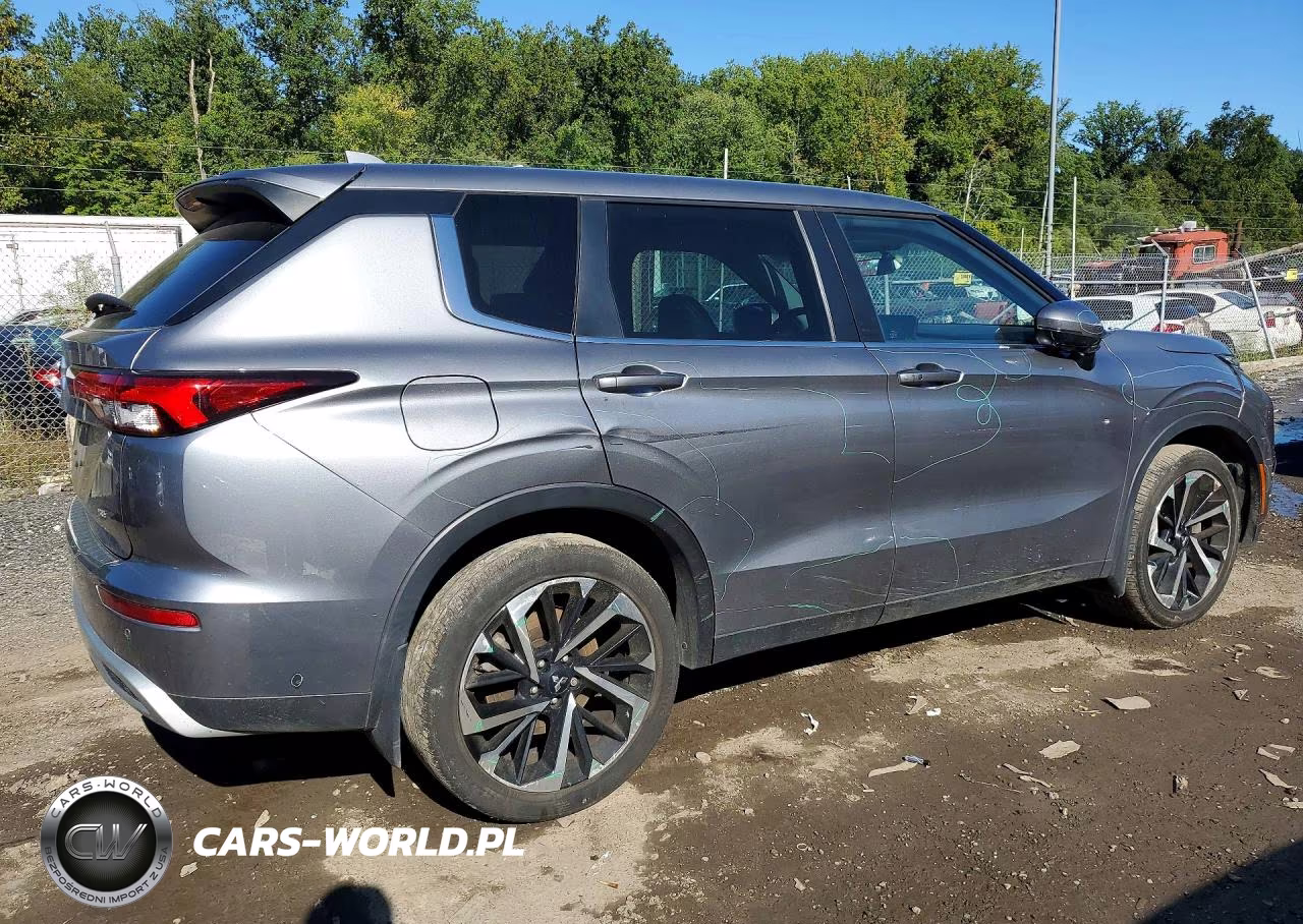 2023 Mitsubishi Outlander Se VIN:JA4J3UA87PZ013108 - 3