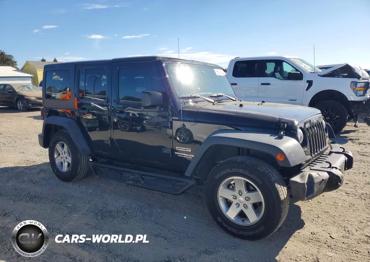 2014 Jeep Wrangler Unlimited Sport VIN:1C4BJWDG8EL316381 - 4
