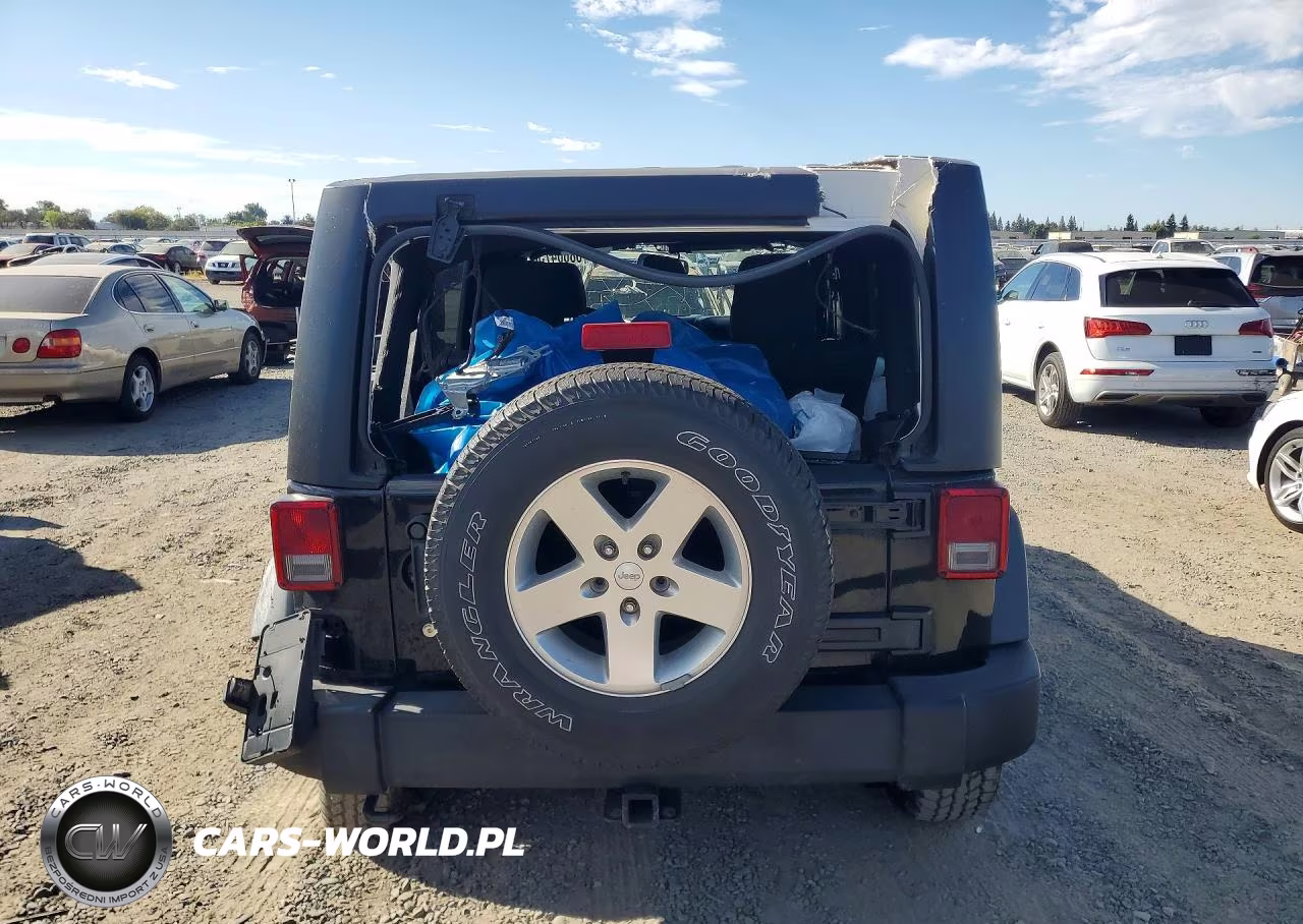 2014 Jeep Wrangler Unlimited Sport VIN:1C4BJWDG8EL316381 - 6