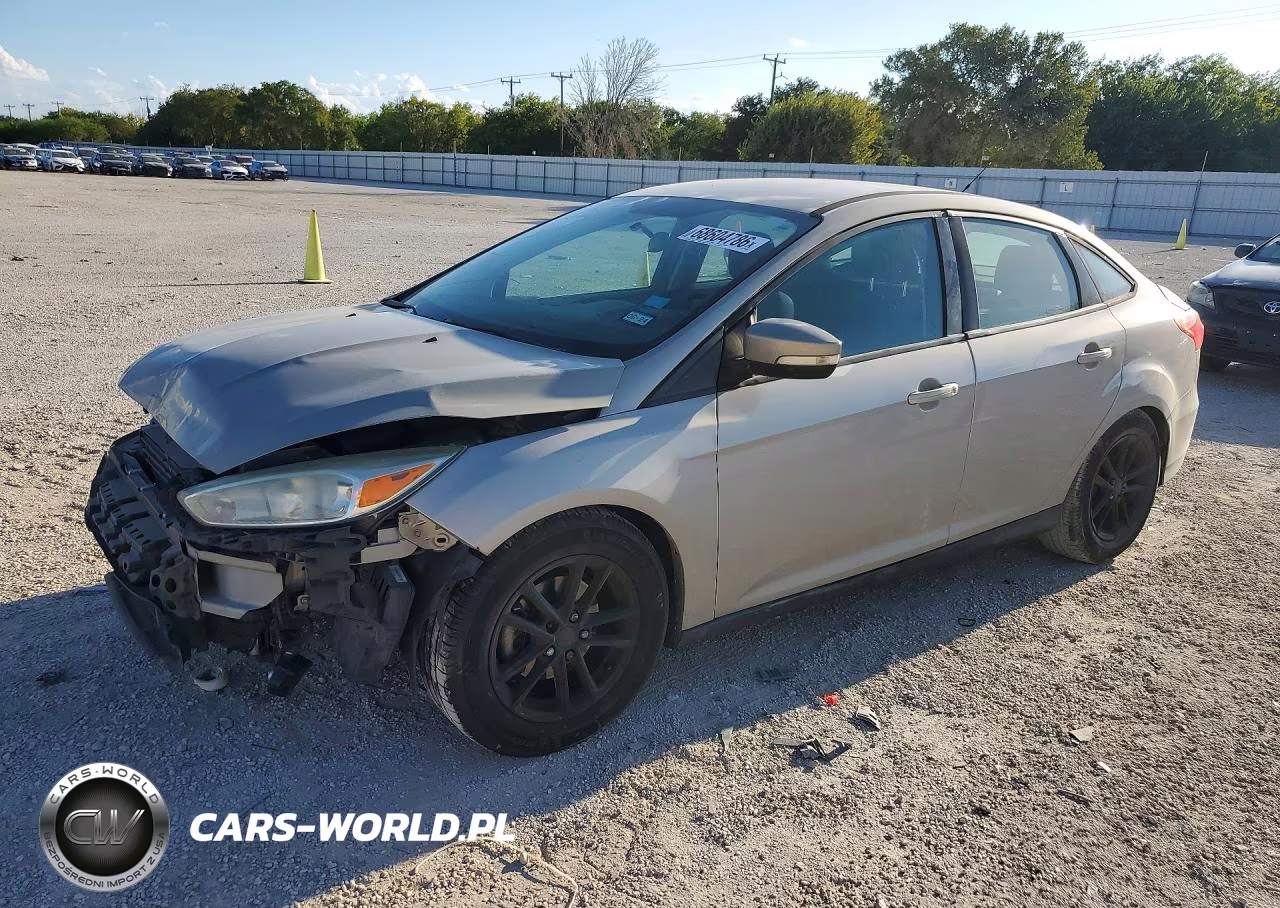 2015 Ford Focus Se VIN:1FADP3F28FL204260 - 1