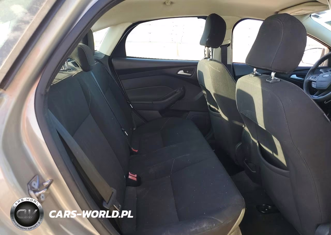 2015 Ford Focus Se VIN:1FADP3F28FL204260 - 10