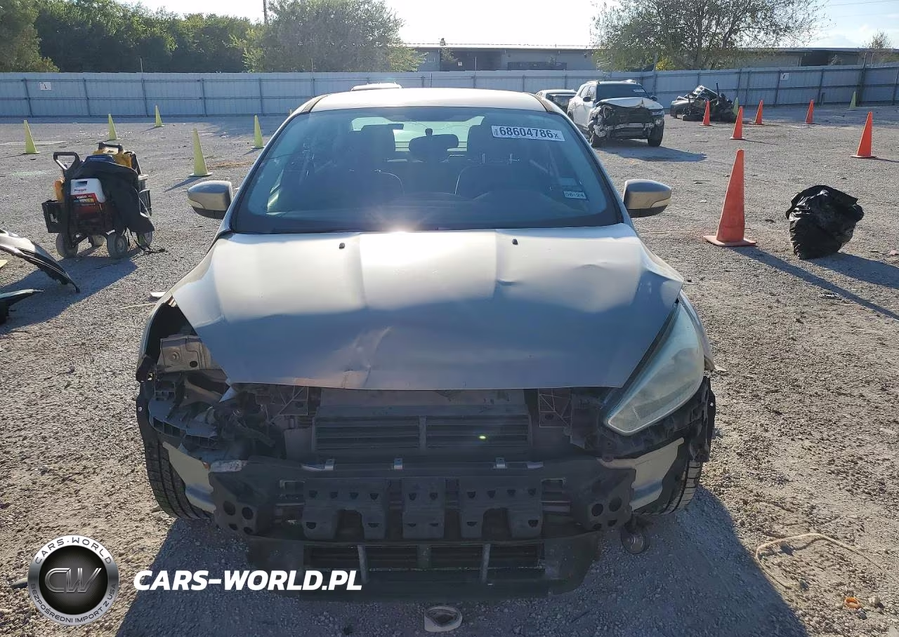 2015 Ford Focus Se VIN:1FADP3F28FL204260 - 5