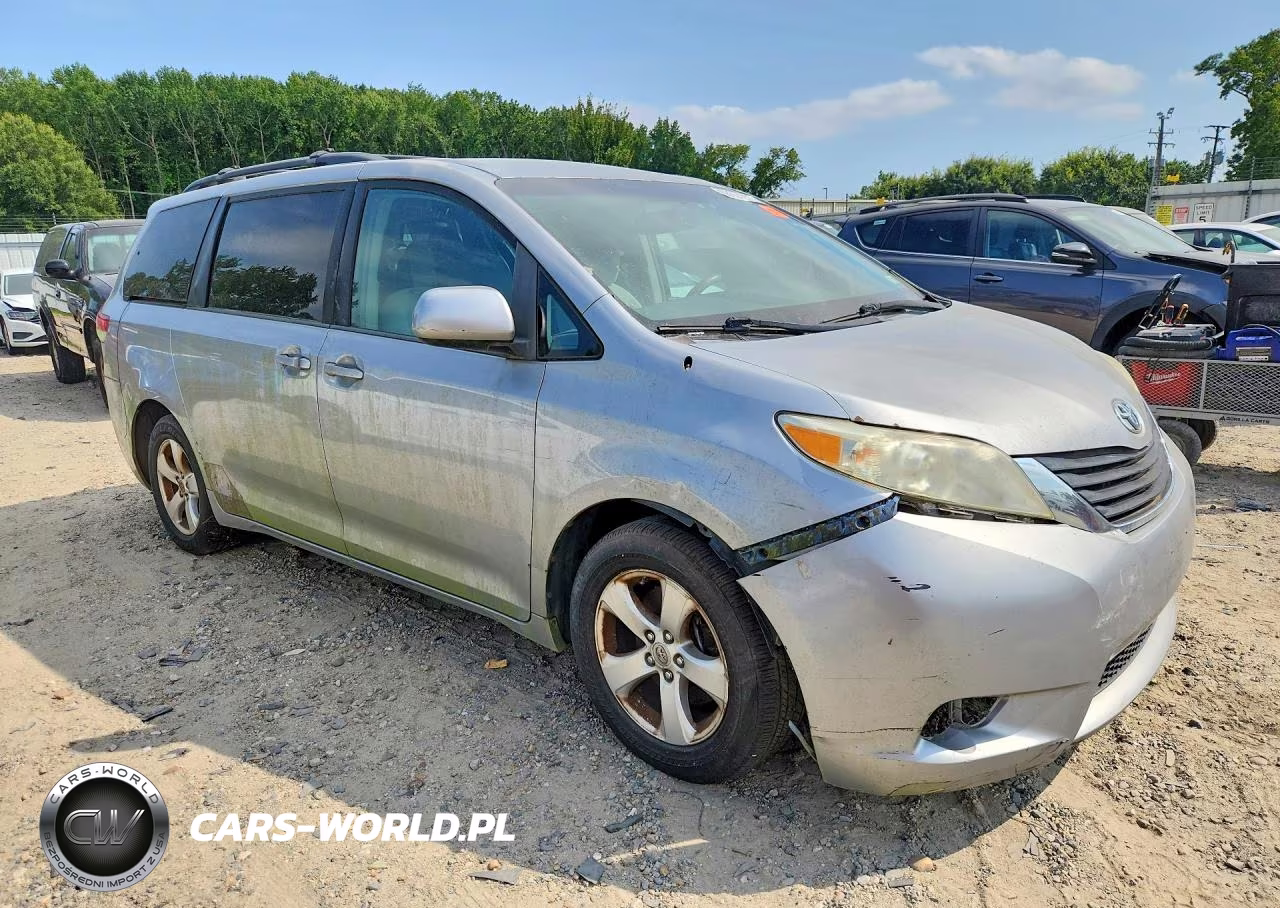 2013 Toyota Sienna Le VIN:5TDKK3DC9DS380855 - 4