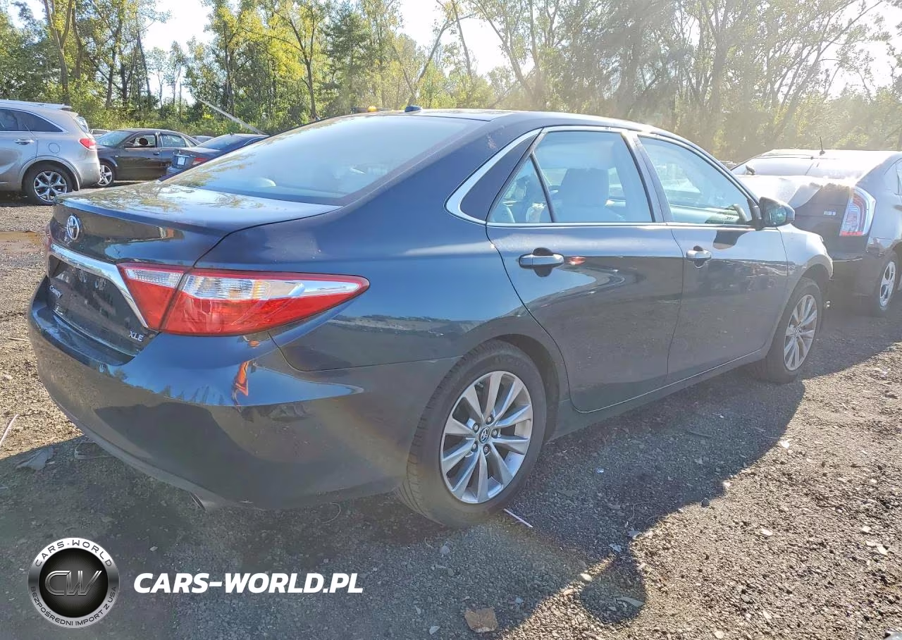 2015 Toyota Camry Xle VIN:4T4BF1FK5FR496129 - 3