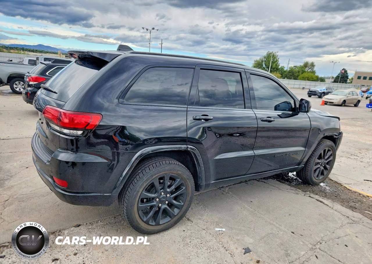 2018 Jeep Grand Cherokee Laredo VIN:1C4RJFAG4JC190288 - 3