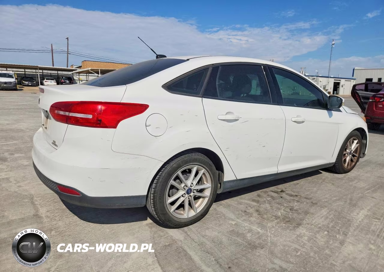 2015 Ford Focus Se VIN:1FADP3F20FL250407 - 3