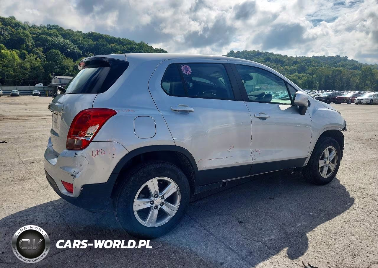 2019 Chevrolet Trax Ls VIN:3GNCJNSB9KL379907 - 3