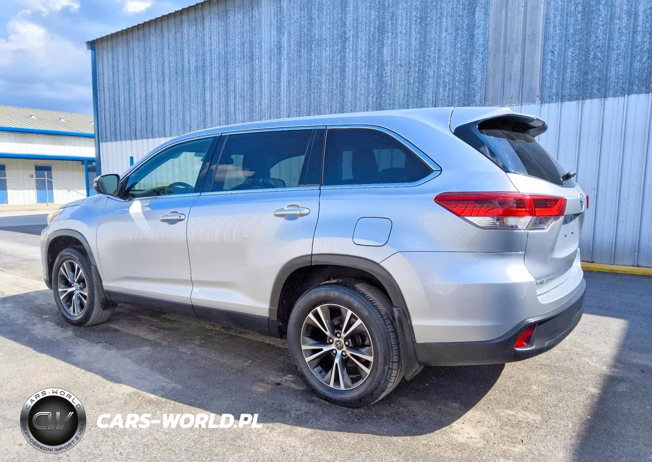 2019 Toyota Highlander Le VIN:5TDBZRFH0KS962931 - 2