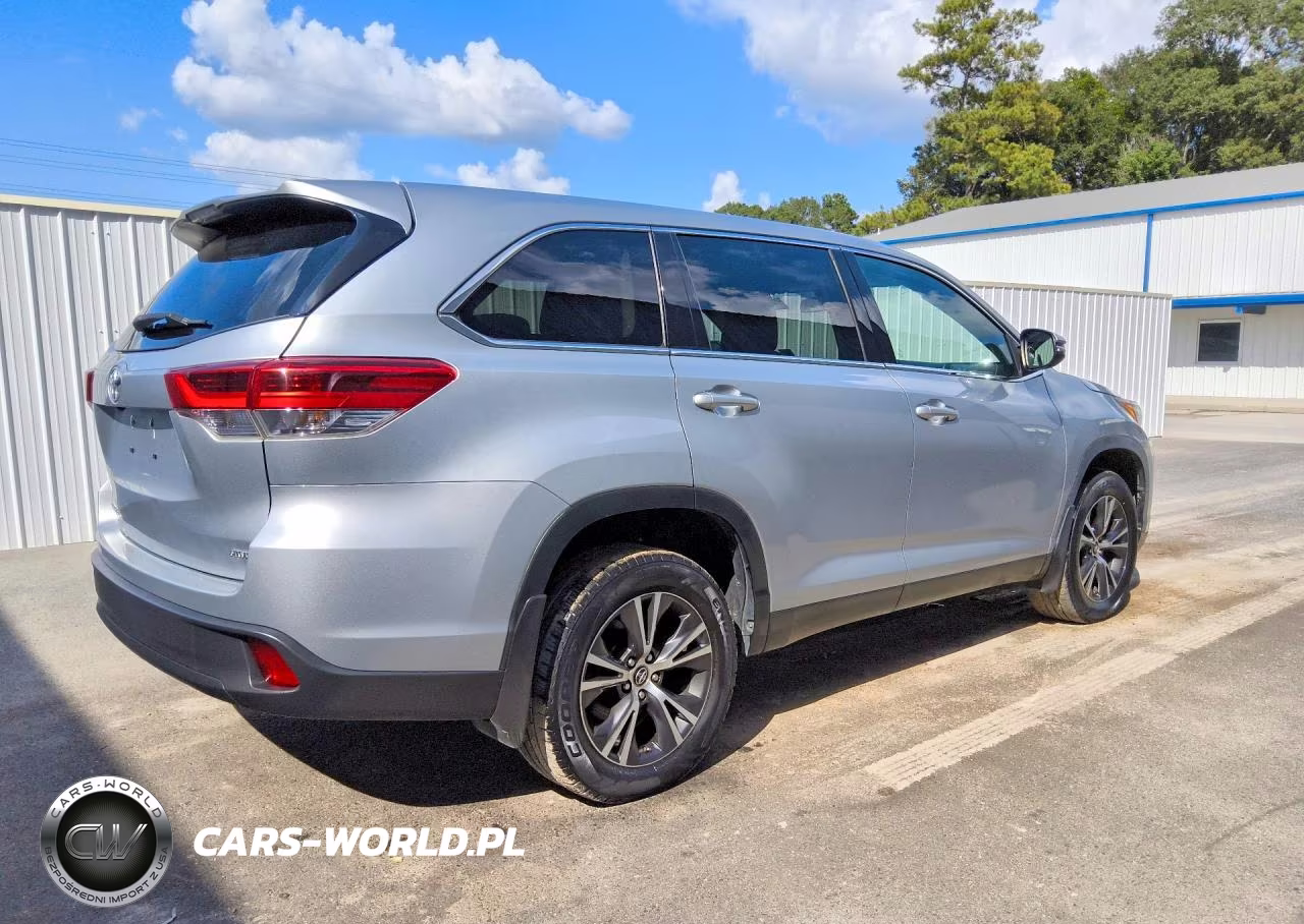 2019 Toyota Highlander Le VIN:5TDBZRFH0KS962931 - 3