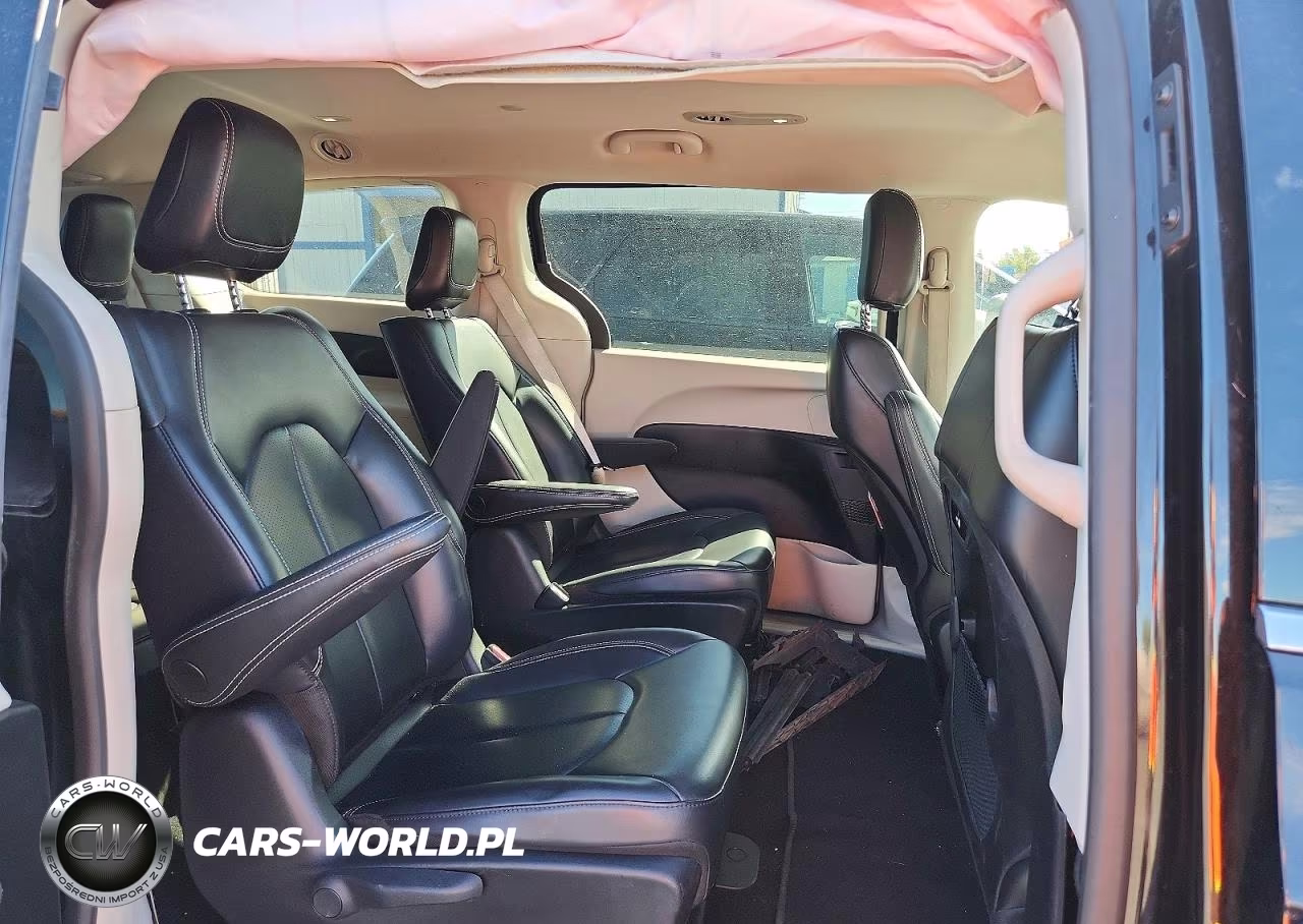 2023 Chrysler Pacifica Hybrid Touring L VIN:2C4RC1L74PR632562 - 11
